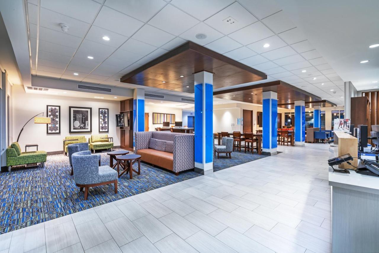 Holiday Inn Express & Suites - Parsons By Ihg Exterior foto